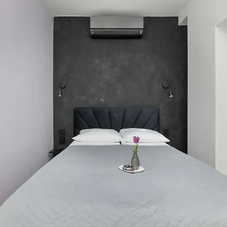 Family With 2 Bedrooms And Balcony Near The Port By Renters Apartamento