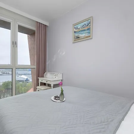 Family With 2 Bedrooms And Balcony Near The Port By Renters Apartamento