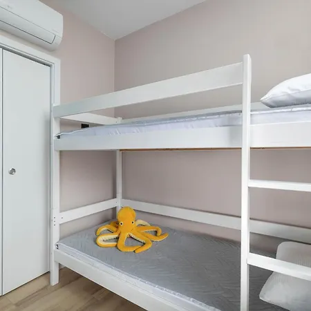 Family With 2 Bedrooms And Balcony Near The Port By Renters Apartamento