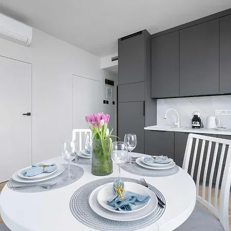 Family With 2 Bedrooms And Balcony Near The Port By Renters Apartamento *