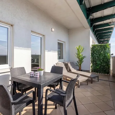 Family With 2 Bedrooms And Balcony Near The Port By Renters Apartamento *